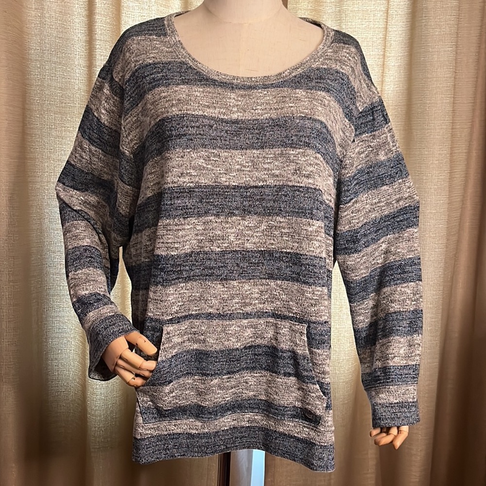 Womens 2XL GVS brand Blue and Gray sweater with front pocket
